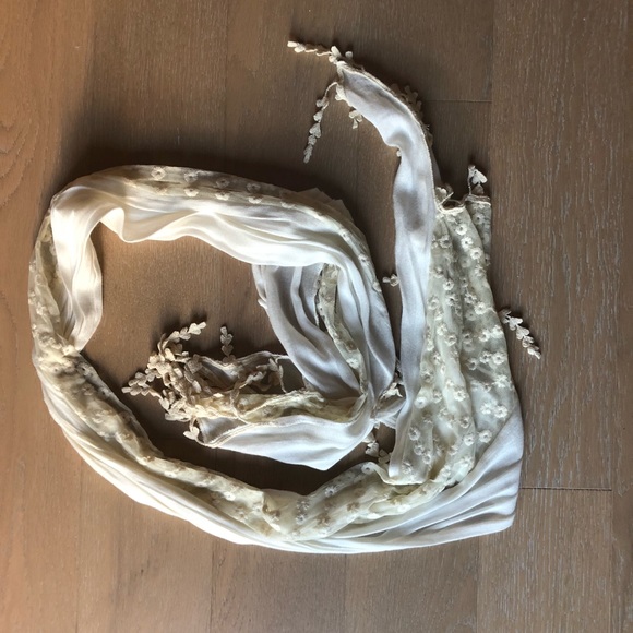Cream colored scarf with stitching detail - Picture 1 of 4